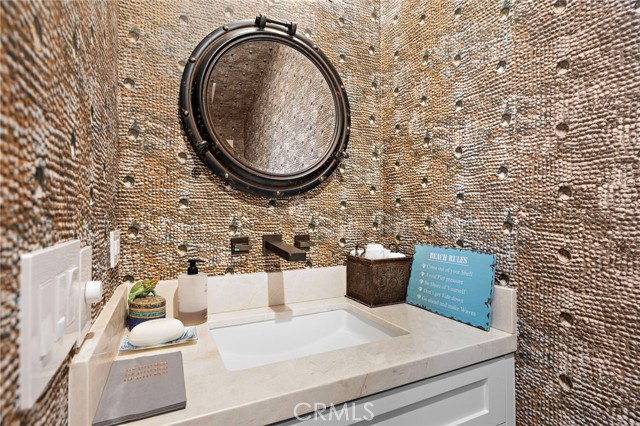 Detail Gallery Image 57 of 68 For 711 1/2 Marigold, Corona Del Mar,  CA 92625 - 2 Beds | 2/1 Baths