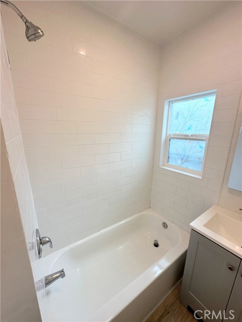 901 N El Centro Avenue, Hollywood CA: https://media.crmls.org/medias/4200826f-1c62-48a7-b71e-92f101dd9761.jpg
