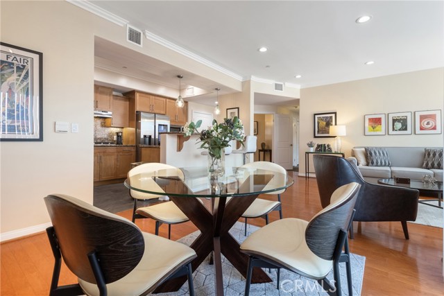 Detail Gallery Image 14 of 40 For 4821 Bakman Ave #206,  North Hollywood,  CA 91606 - 3 Beds | 2 Baths