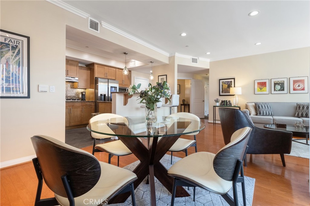 4821 Bakman Avenue #206