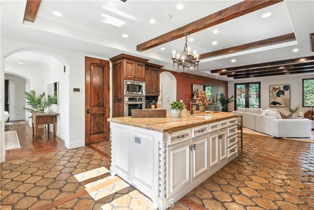 2300 Via Pacheco, Palos Verdes Estates CA: https://media.crmls.org/medias/42016988-349e-4ea1-b0c5-fec2c5228de8.jpg