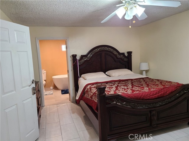 Detail Gallery Image 7 of 34 For 11685 Holmes, Jurupa Valley,  CA 91752 - 5 Beds | 2/1 Baths