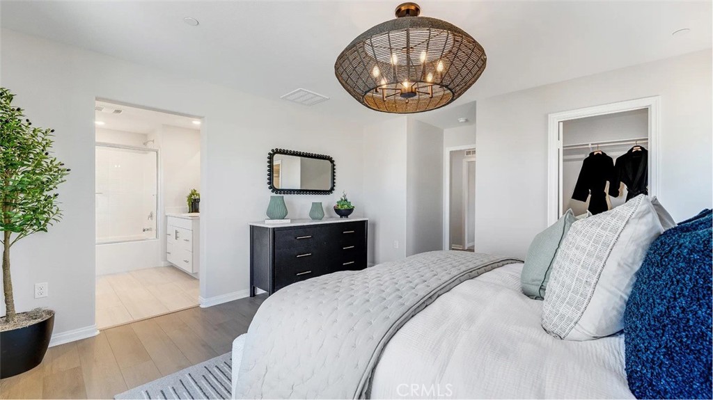 https://media.crmls.org/medias/4202bde5-624c-478e-a24c-3c24d40bd235.jpg?preset=X-Large