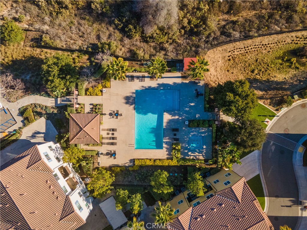 https://media.crmls.org/medias/4202dfec-3c2b-49bf-a9e3-36c403645a95.jpg?preset=X-Large