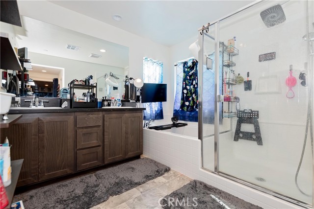 Detail Gallery Image 21 of 38 For 3013 via Bella Rosa, Rosamond,  CA 93560 - 4 Beds | 3 Baths