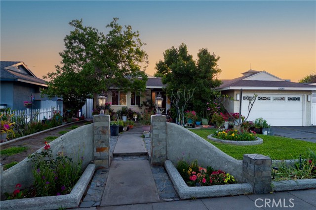 Detail Gallery Image 2 of 40 For 10049 Langdon, –,  CA 91345 - 3 Beds | 3 Baths