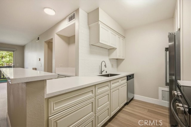 Detail Gallery Image 11 of 46 For 3310 Raintree, Culver City,  CA 90230 - 2 Beds | 2 Baths