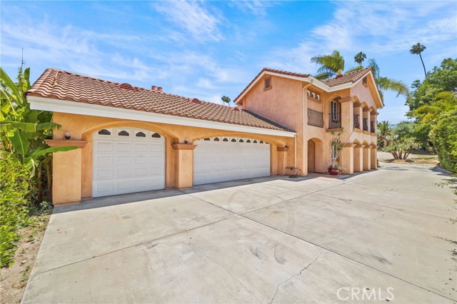 Detail Gallery Image 13 of 75 For 805 E Chase Dr, Corona,  CA 92881 - 6 Beds | 6/1 Baths