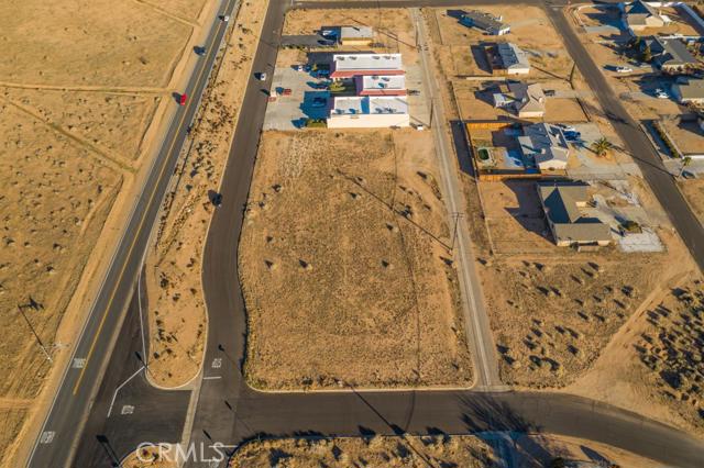 706 Outer Hwy 18 S, Apple Valley CA: https://media.crmls.org/medias/42047141-4ad1-4310-a09b-47cd6abdb07a.jpg