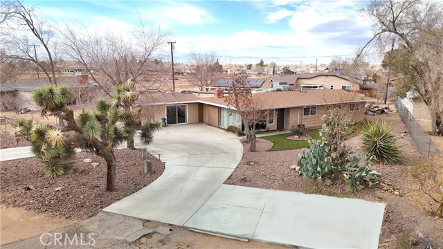 Detail Gallery Image 2 of 20 For 13076 Osage Rd, Apple Valley,  CA 92308 - 4 Beds | 2 Baths