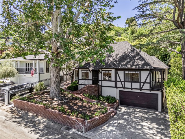3975 Van Noord Avenue, Studio City CA: https://media.crmls.org/medias/420568e9-ef2f-4e50-bbd8-af8c02c34ebd.jpg