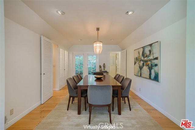 Detail Gallery Image 3 of 38 For 3826 Dixie Canyon, Sherman Oaks,  CA 91423 - 3 Beds | 3 Baths