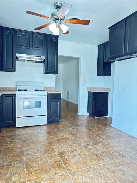 516 S Taylor S Street, Hemet CA: https://media.crmls.org/medias/42064caf-a0f0-4341-8259-4b88cf40b39e.jpg
