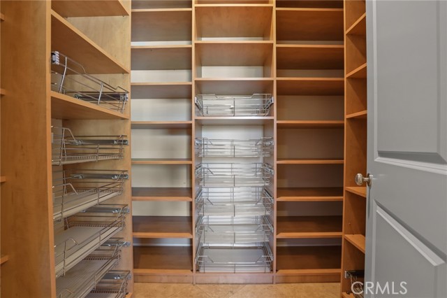 Image 17 of 75 For 12468 Longacre