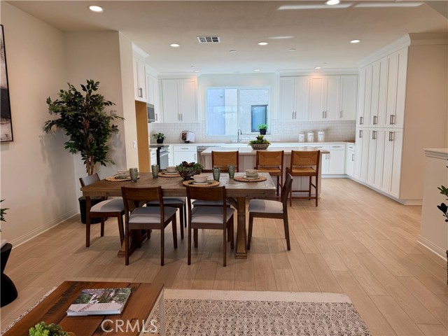 Detail Gallery Image 9 of 29 For 5876 Linden Ave #3, Long Beach,  CA 90805 - 3 Beds | 3/1 Baths