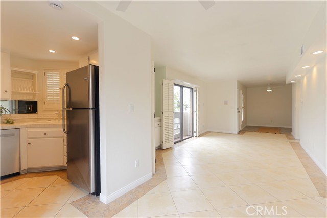 12484 Montecito Road, Seal Beach CA: https://media.crmls.org/medias/4206a612-468c-4e57-a57a-c11fec73ea85.jpg
