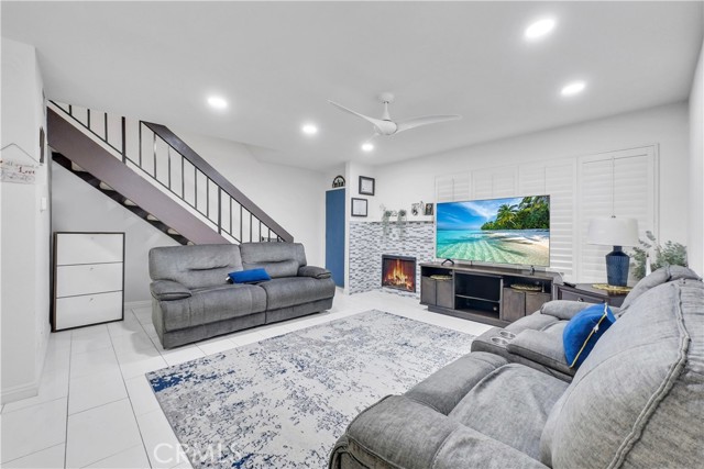 Detail Gallery Image 3 of 36 For 15970 Hyde Ct, Fountain Valley,  CA 92708 - 2 Beds | 1/1 Baths