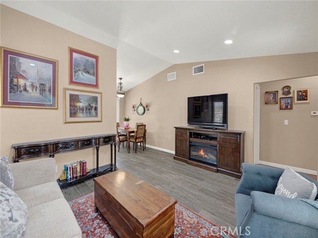 Detail Gallery Image 12 of 30 For 25690 Neblina Ct, Valencia,  CA 91355 - 2 Beds | 2 Baths