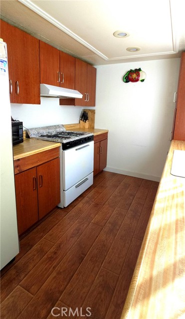 14287 Foothill Boulevard, Sylmar CA: https://media.crmls.org/medias/42079335-dd53-4916-9c60-e12ecb20e041.jpg