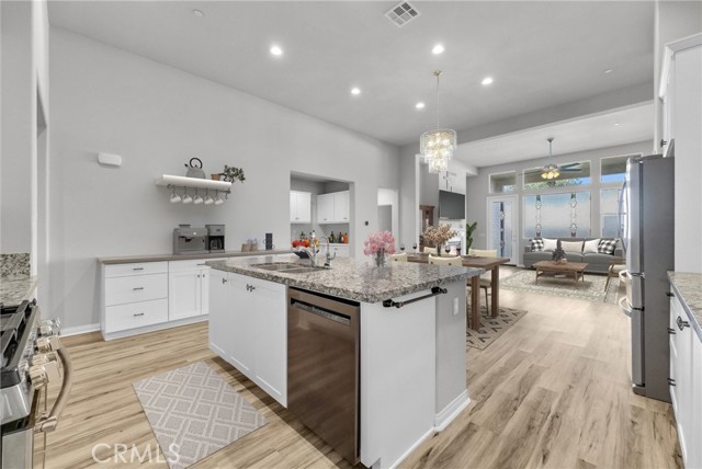 35179 Rockford Way, Murrieta CA: https://media.crmls.org/medias/4207c1a0-510c-4319-a62e-5afc156f859e.jpg