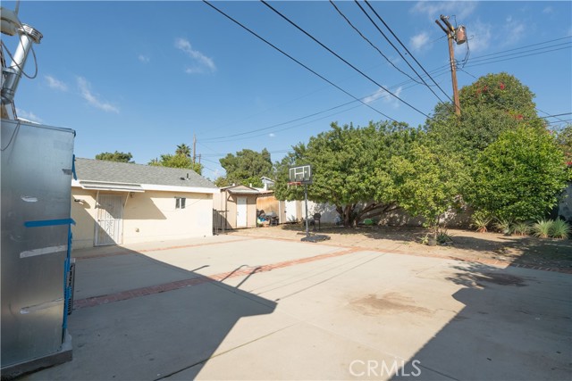 Detail Gallery Image 3 of 23 For 11044 Borden Avenue, Pacoima,  CA 91331 - 7 Beds | 4 Baths