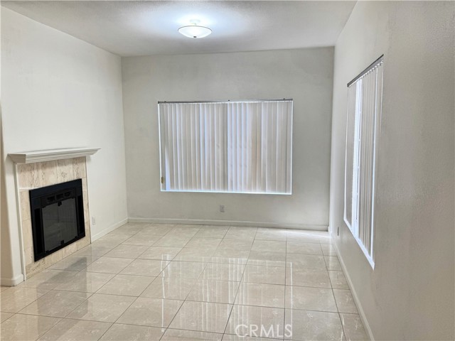 Detail Gallery Image 5 of 18 For 18319 Hart St #3,  Reseda,  CA 91335 - 4 Beds | 4 Baths