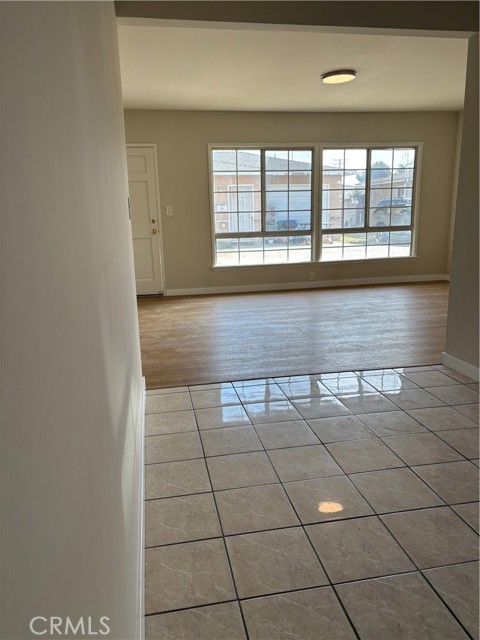 Detail Gallery Image 9 of 23 For 7224 1/4 Florence Ave, Downey,  CA 90240 - 2 Beds | 1 Baths