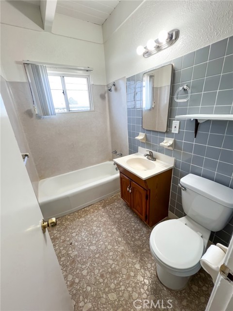 2102 S PACIFIC AVE, San Pedro CA: https://media.crmls.org/medias/420bf44b-4bba-4eca-88c6-863f0d633b24.jpg