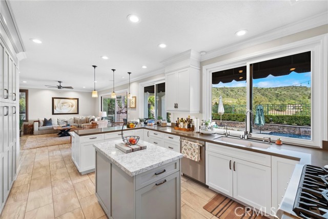 Detail Gallery Image 7 of 28 For 5 Golf Ridge, Rancho Santa Margarita,  CA 92679 - 5 Beds | 4 Baths