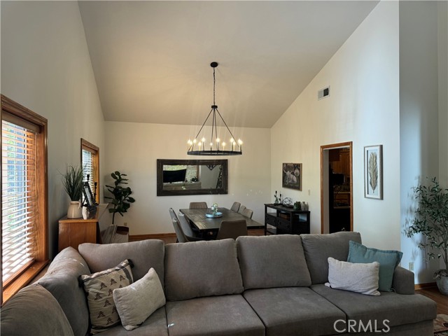 Detail Gallery Image 8 of 31 For 196 Hillcrest Ct, Lake Arrowhead,  CA 92352 - 4 Beds | 3 Baths