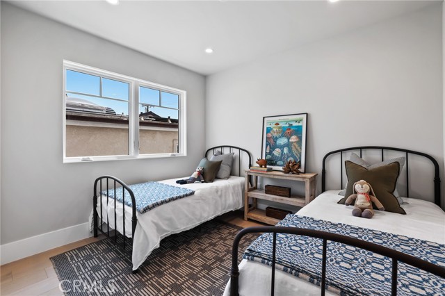 825 W Bay Avenue, Newport Beach CA: https://media.crmls.org/medias/420d6737-372c-4efe-bb11-3efd2f5c6c89.jpg