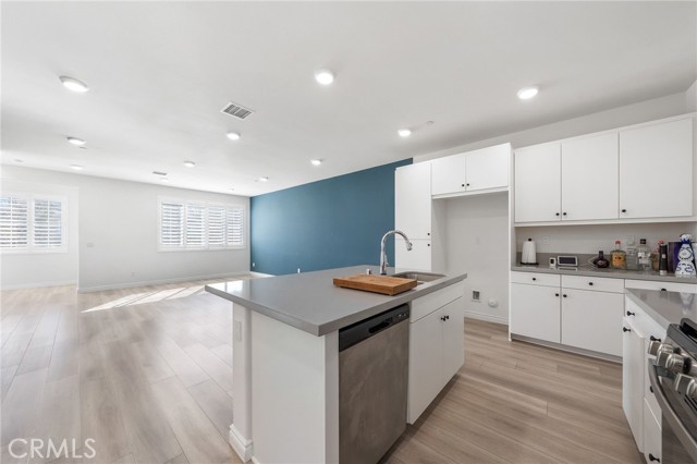 15901 Stresa Lane, Fontana CA: https://media.crmls.org/medias/420e5ea5-616e-47b5-8214-f2a296a4ded4.jpg