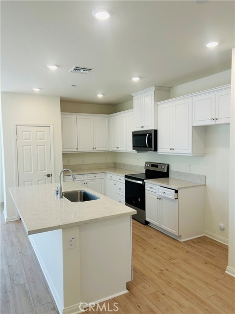 Detail Gallery Image 2 of 8 For 4688 Florence Dr, Lake Elsinore,  CA 92530 - 4 Beds | 2 Baths