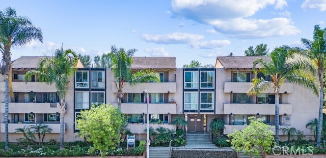 17000 Burbank Boulevard, Encino CA: https://media.crmls.org/medias/42100bd0-5687-49f1-bd8e-49cbea8419be.jpg
