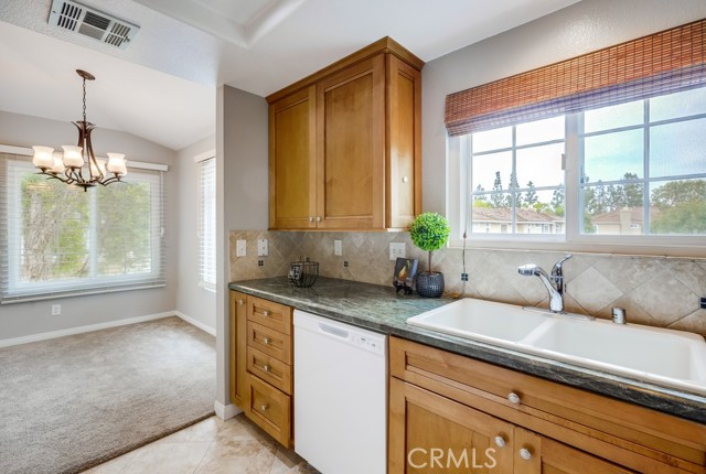 253 Gallery Way, Tustin CA: https://media.crmls.org/medias/42107c98-0f45-4768-816d-c0b46fe68ab3.jpg