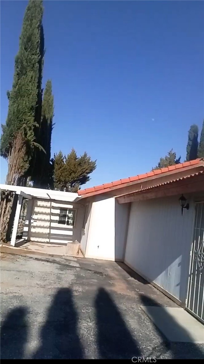 https://media.crmls.org/medias/42111a4c-9c59-42ab-9369-661be2480eeb.jpg?preset=X-Large