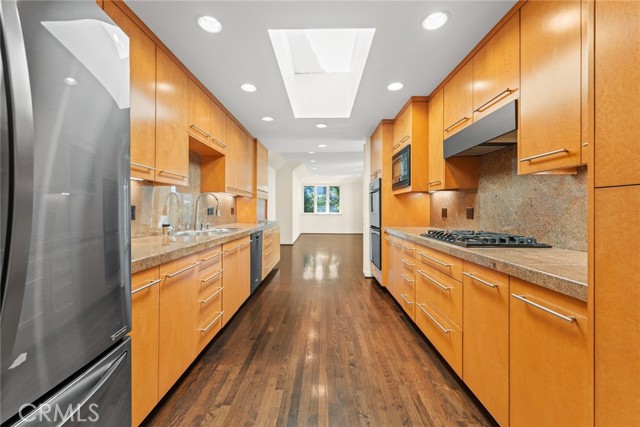 Detail Gallery Image 11 of 39 For 6 Rue Marseille, Newport Beach,  CA 92660 - 3 Beds | 2/1 Baths