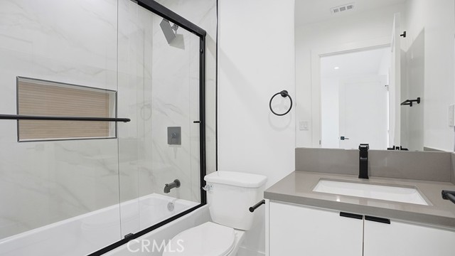 Detail Gallery Image 21 of 35 For 1213 N. Kingsley Dr #1213 1/2,  Los Angeles,  CA 90029 - 4 Beds | 4 Baths
