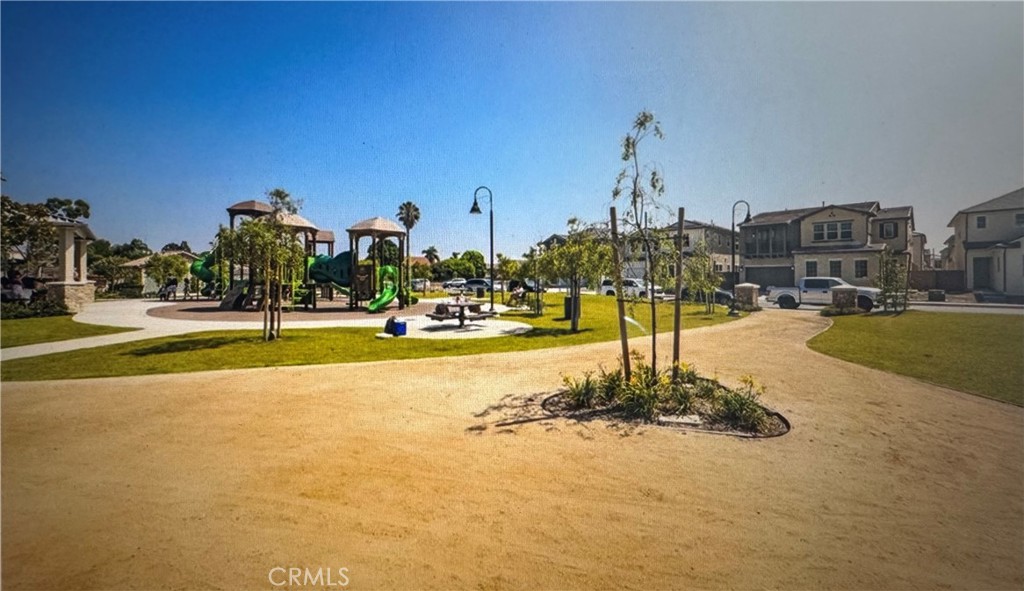 https://media.crmls.org/medias/42119a71-0873-4e82-823e-70b6ac59a4a6.jpg?preset=X-Large