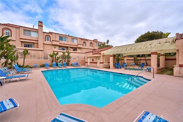3101 Plaza Del Amo, Torrance CA: https://media.crmls.org/medias/421233f5-f4a7-4db2-a268-80c755b91286.jpg