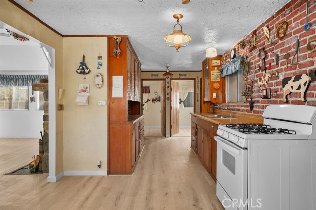 Detail Gallery Image 12 of 28 For 1371 Betty St, Wrightwood,  CA 92397 - 2 Beds | 1 Baths