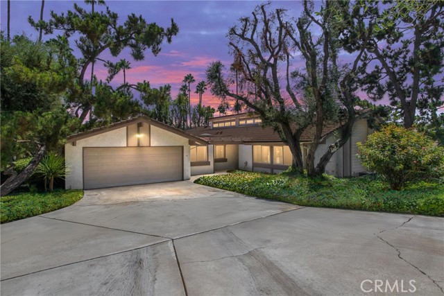 Detail Gallery Image 1 of 26 For 802 via Zapata, Riverside,  CA 92507 - 3 Beds | 2 Baths