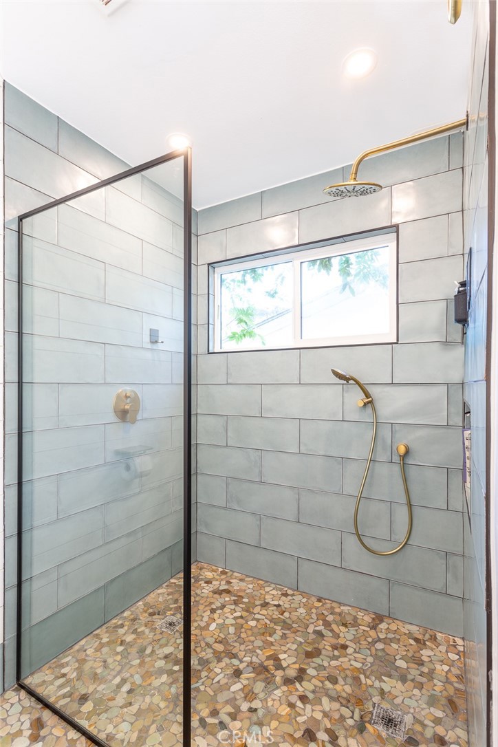 MLS #OC25228321 image #17