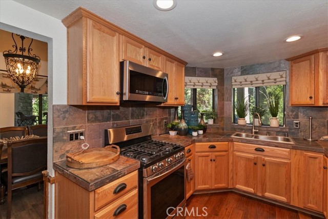 Detail Gallery Image 18 of 42 For 27456 White Fir Dr, Lake Arrowhead,  CA 92352 - 5 Beds | 3/2 Baths