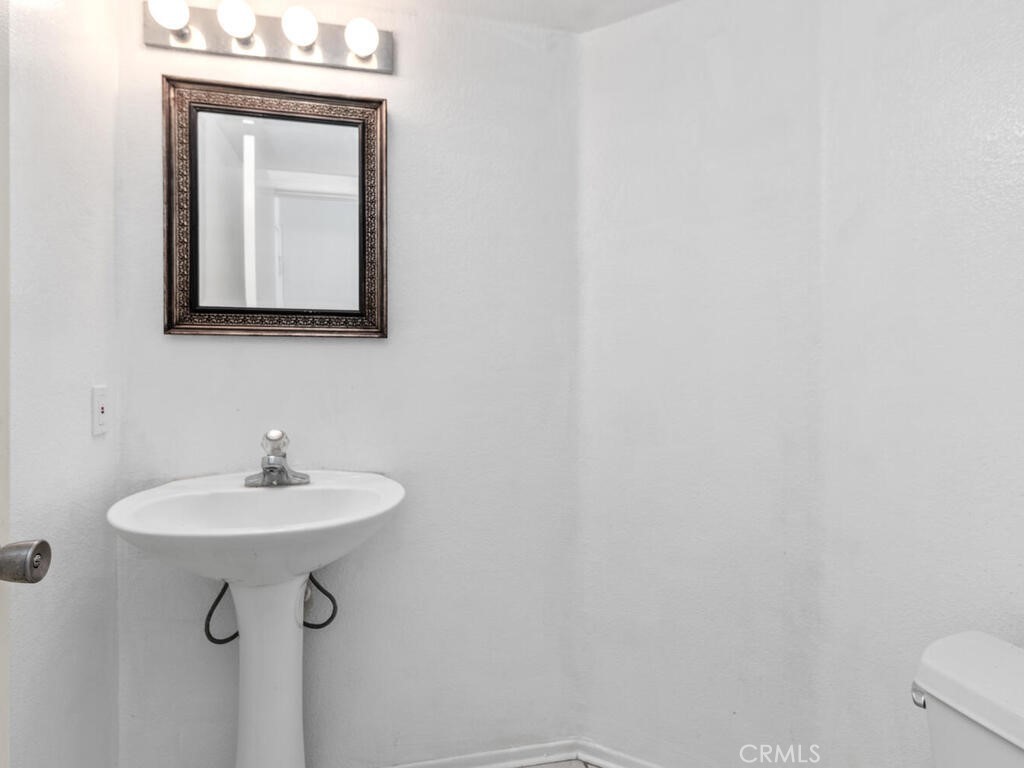 https://media.crmls.org/medias/4213aca9-d5da-4268-bfd9-aa49c1374473.jpg?preset=X-Large