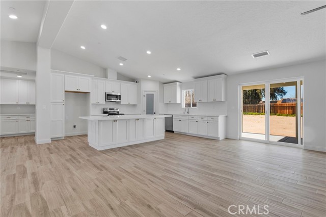 Detail Gallery Image 4 of 45 For 9432 Wasco, Hesperia,  CA 92345 - 4 Beds | 2/1 Baths