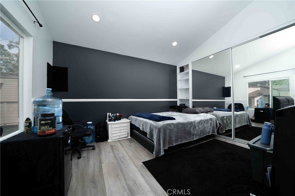 https://media.crmls.org/medias/4213bd04-a023-43a0-bdd5-5cd021f1cc91.jpg?preset=X-Large