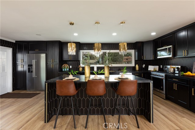 Detail Gallery Image 17 of 75 For 3841 Pacific Ave, Long Beach,  CA 90807 - 5 Beds | 5 Baths