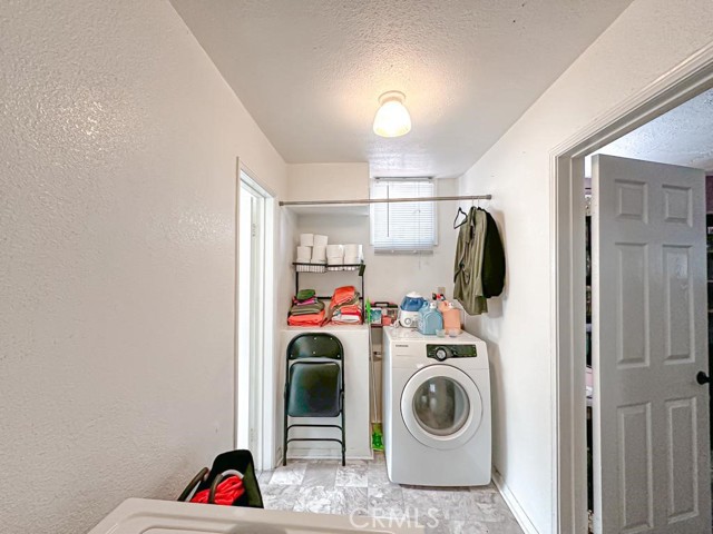 3915 E 11th Street, Long Beach CA: https://media.crmls.org/medias/4214970c-3735-4d5f-bdfe-de3b39a535b8.jpg