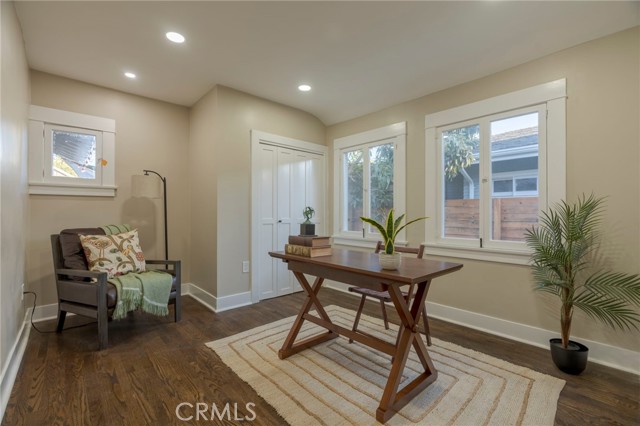 1322 N June Street, Los Angeles CA: https://media.crmls.org/medias/4215399b-69d1-4f66-8240-331a1965ab47.jpg